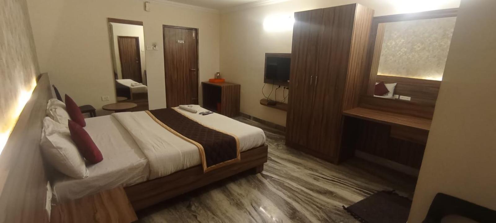 Hotel Raj Meridian, Tambaram Chennai Exterior photo